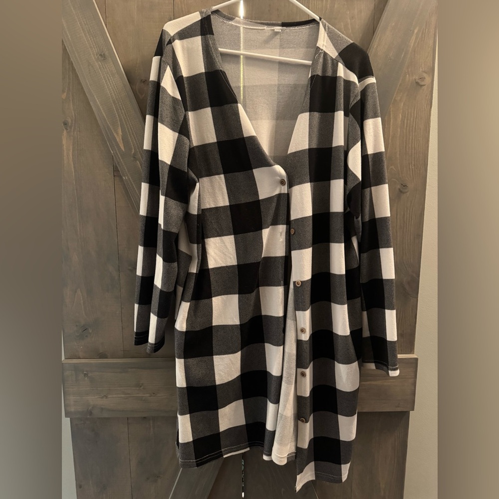 White and black Buffalo plaid long cardigan, size 2XL